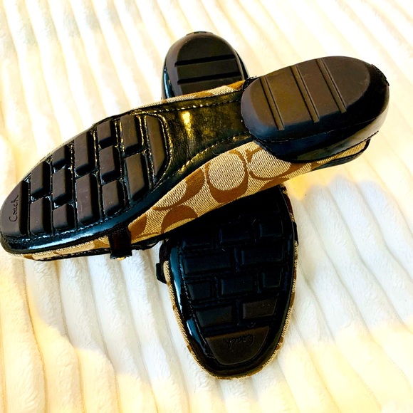 COACH PERRI NWOT GORGEOUS DRIVING MOCCASINS FLATS GOLD HARDWARE SIGNATURE COACH - Picture 6 of 6